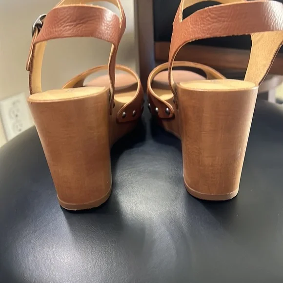 Lucky Brand Carmel Wedges - Picture 3 of 7